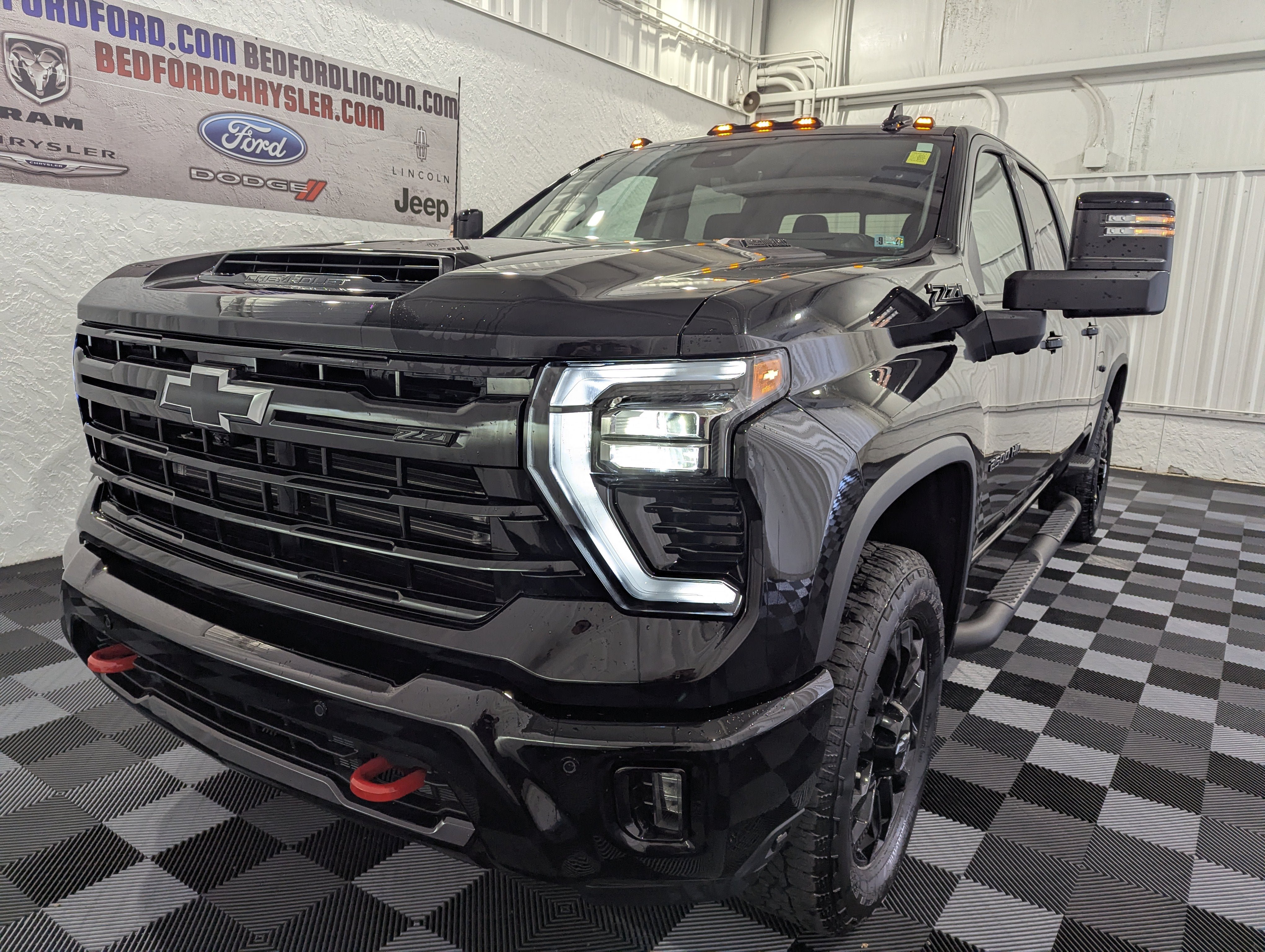 Used 2025 Chevrolet Silverado 2500 LTZ w/ LTZ Plus Package AWD/4WD image 3