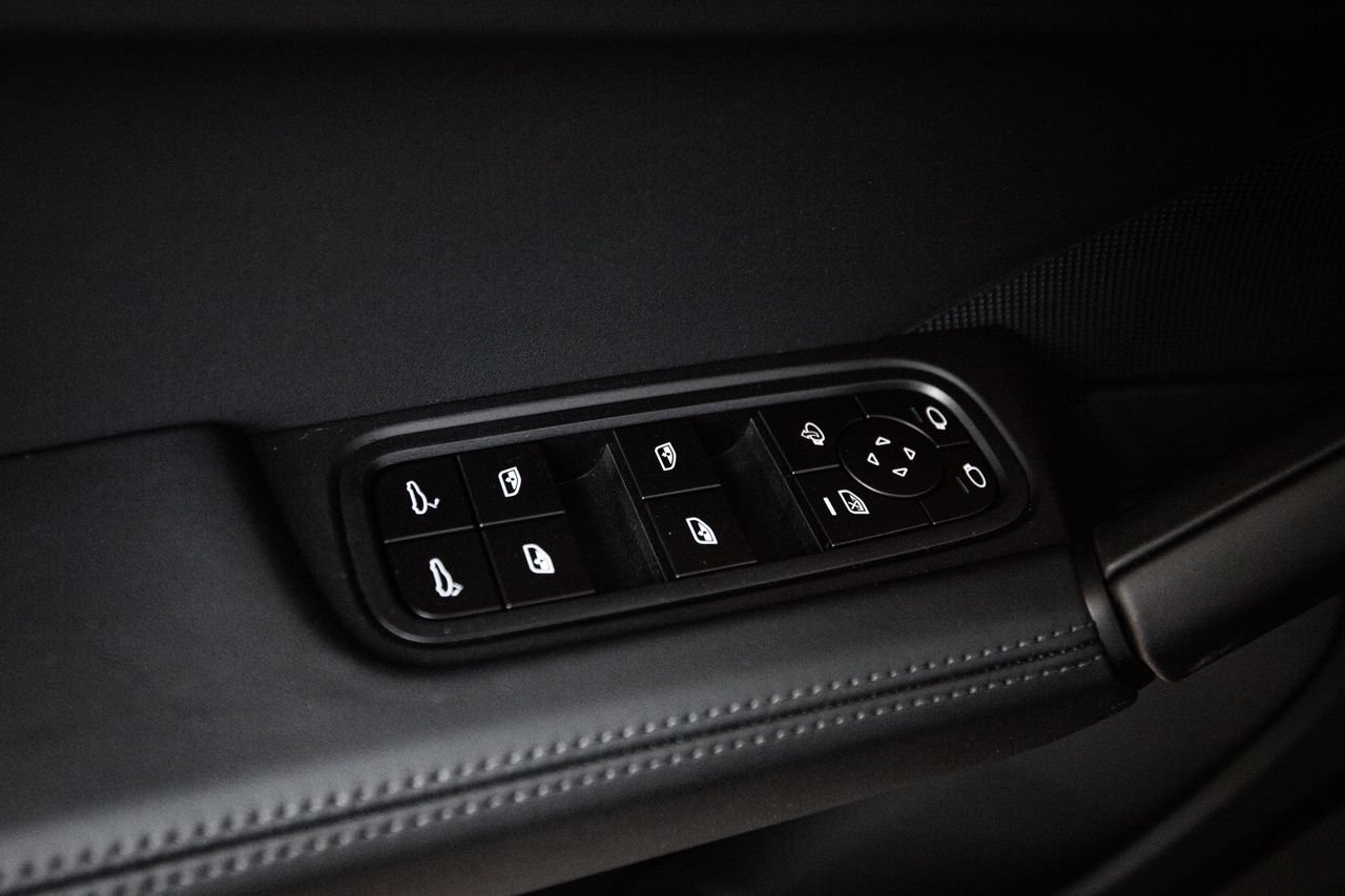 Certified 2025 Porsche Cayenne GTS AWD/4WD image 22