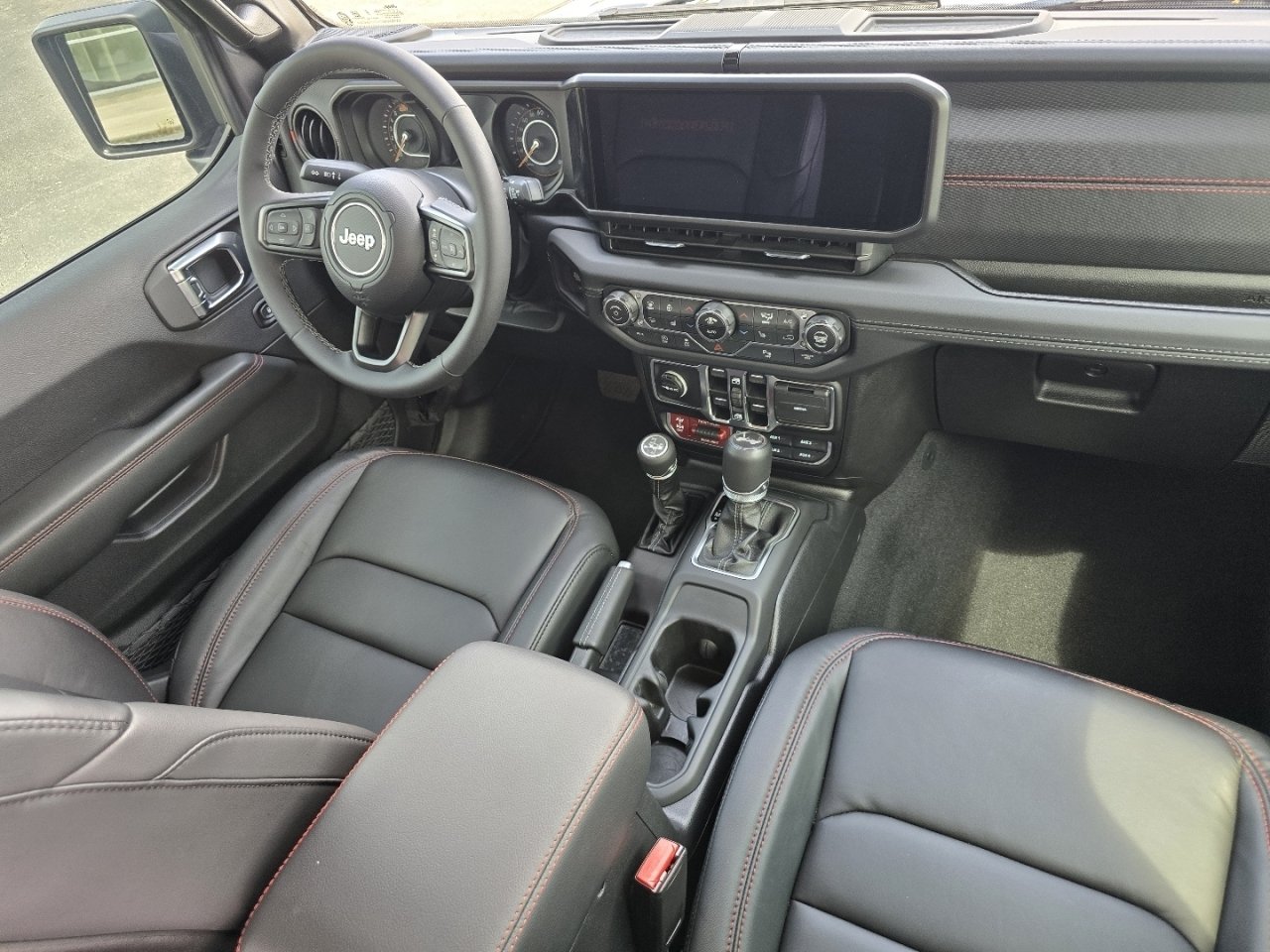 Used 2025 Jeep Wrangler Unlimited Rubicon AWD/4WD image 23