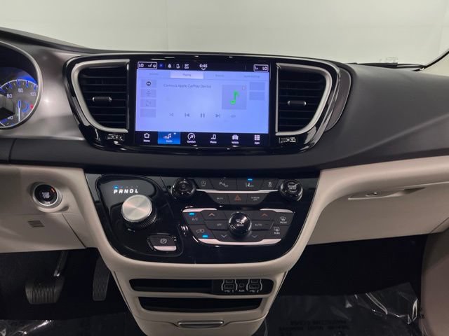 Used 2024 Chrysler Pacifica Touring-L FWD image 26