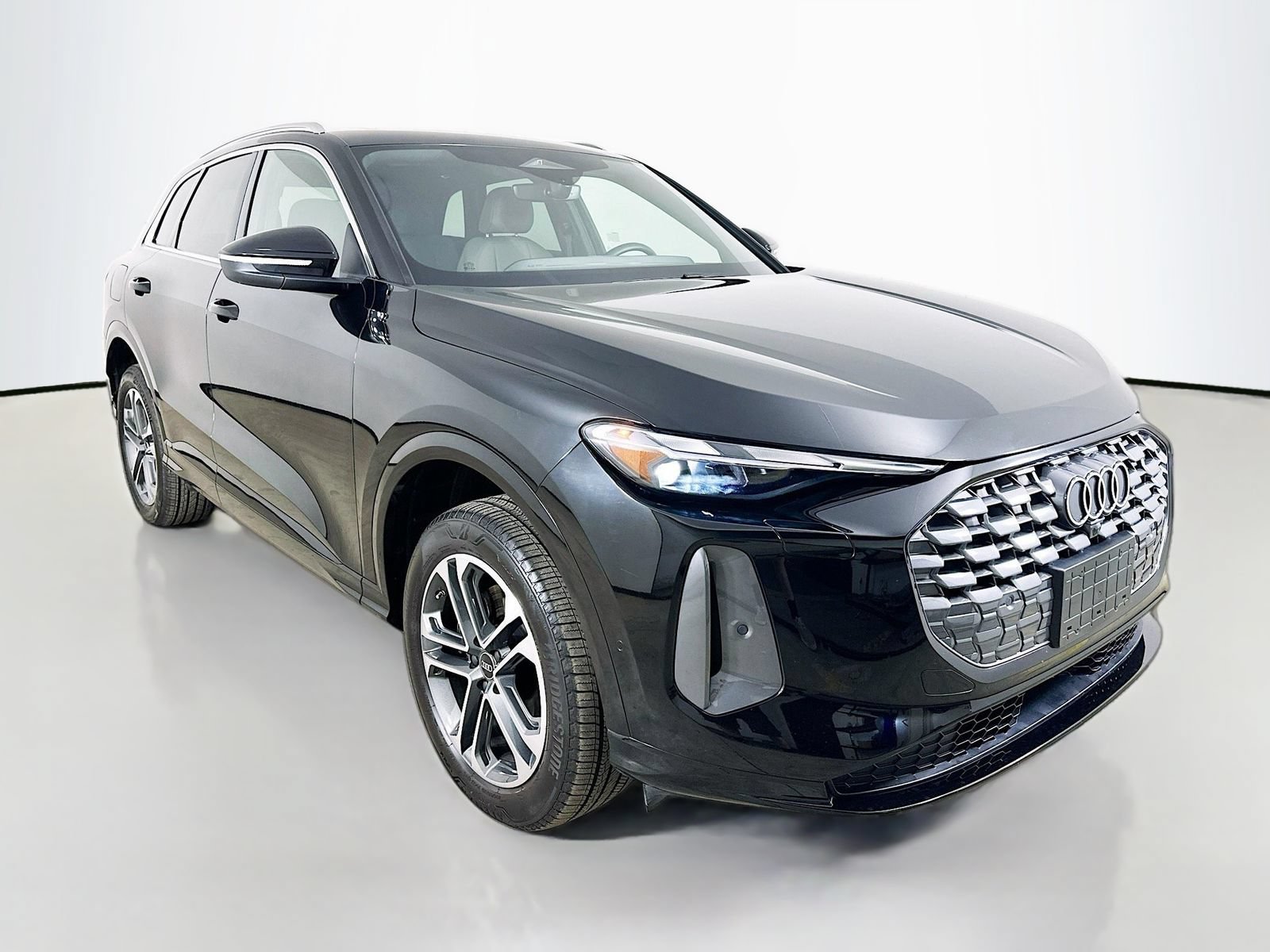 Used 2025 Audi Q5 Premium AWD/4WD image 3