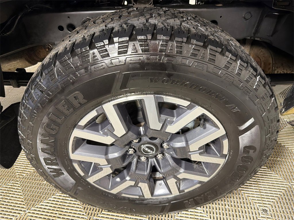 Used 2022 Nissan Frontier SV w/ SV Premium Package image 18