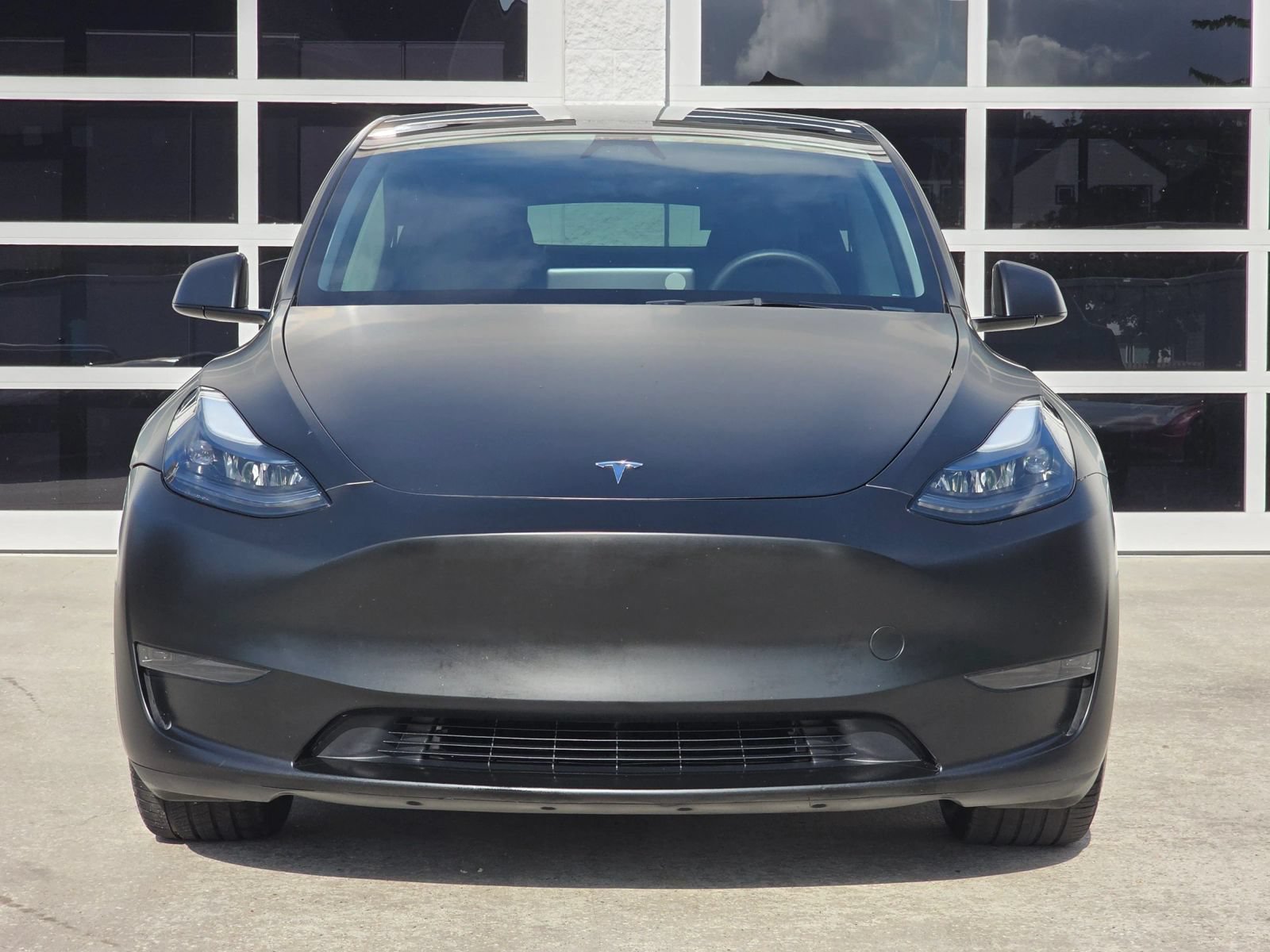 Used 2025 Tesla Model Y Long Range RWD image 2