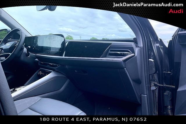 Used 2025 Audi Q5 Premium Plus w/ Premium Plus AWD/4WD image 14