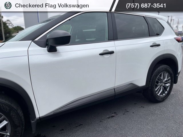 Used 2024 Nissan Rogue S AWD/4WD image 3