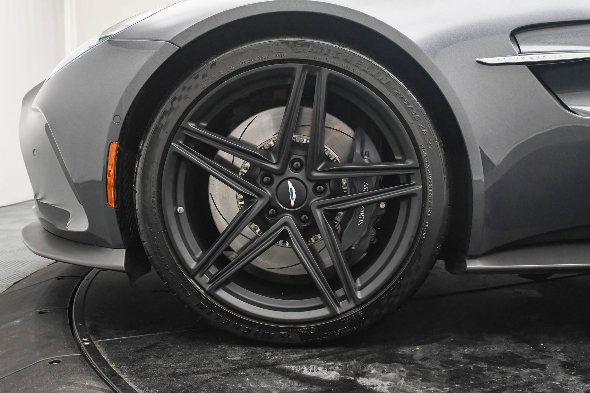 Used 2025 Aston Martin V8 Vantage Coupe image 29