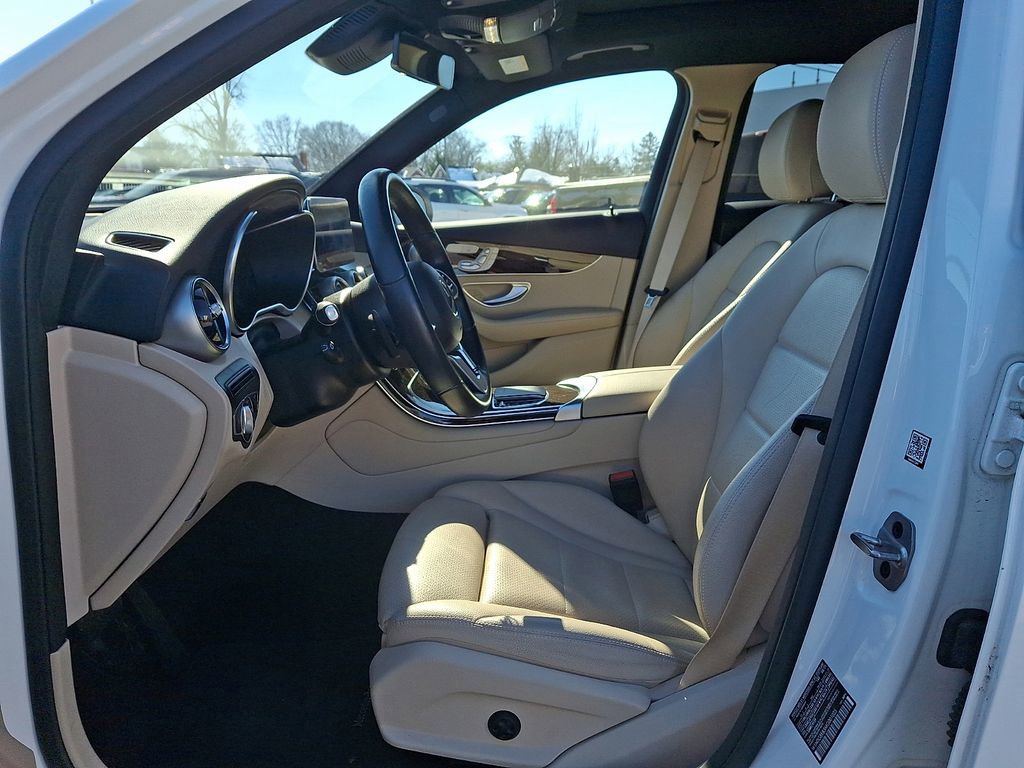 Used 2021 Mercedes-Benz GLC 300 4MATIC w/ Exterior Lighting Package image 16