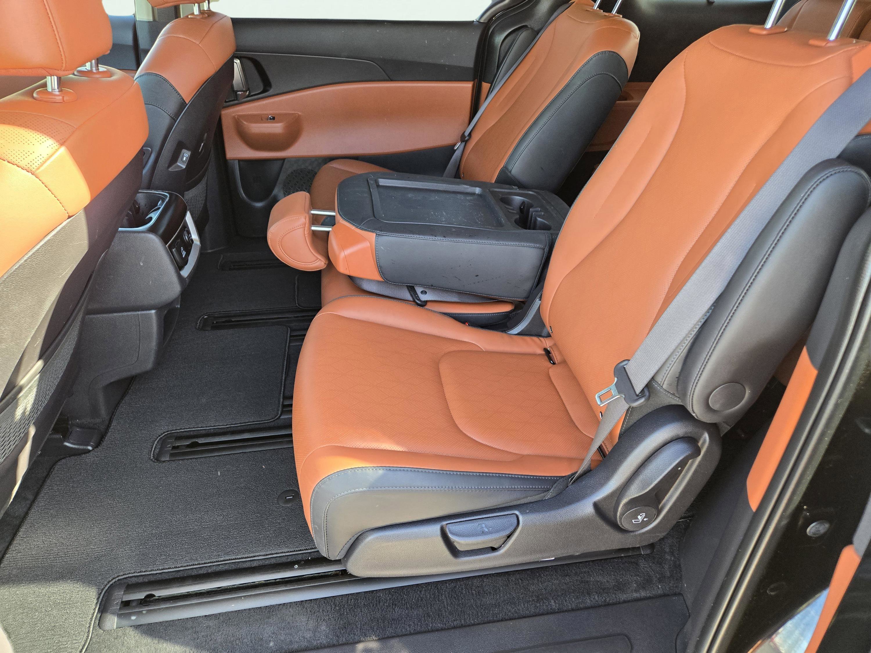 Used 2025 Kia Carnival SX image 18