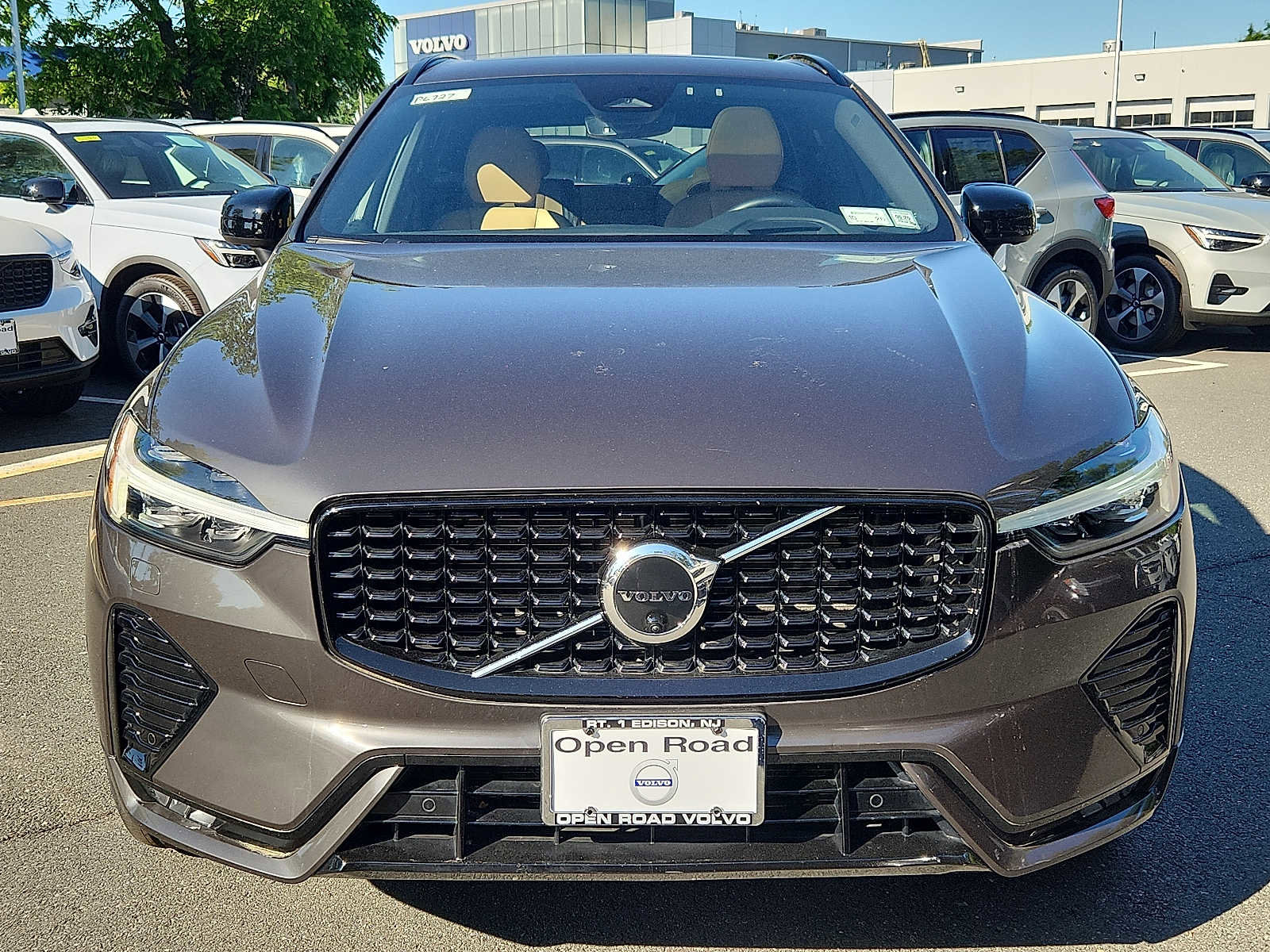 Certified 2023 Volvo XC60 B6 Ultimate w/ Protection Package Premier AWD/4WD image 2