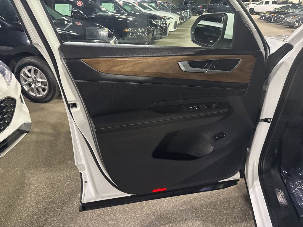 Used 2024 Volkswagen Atlas SE image 15