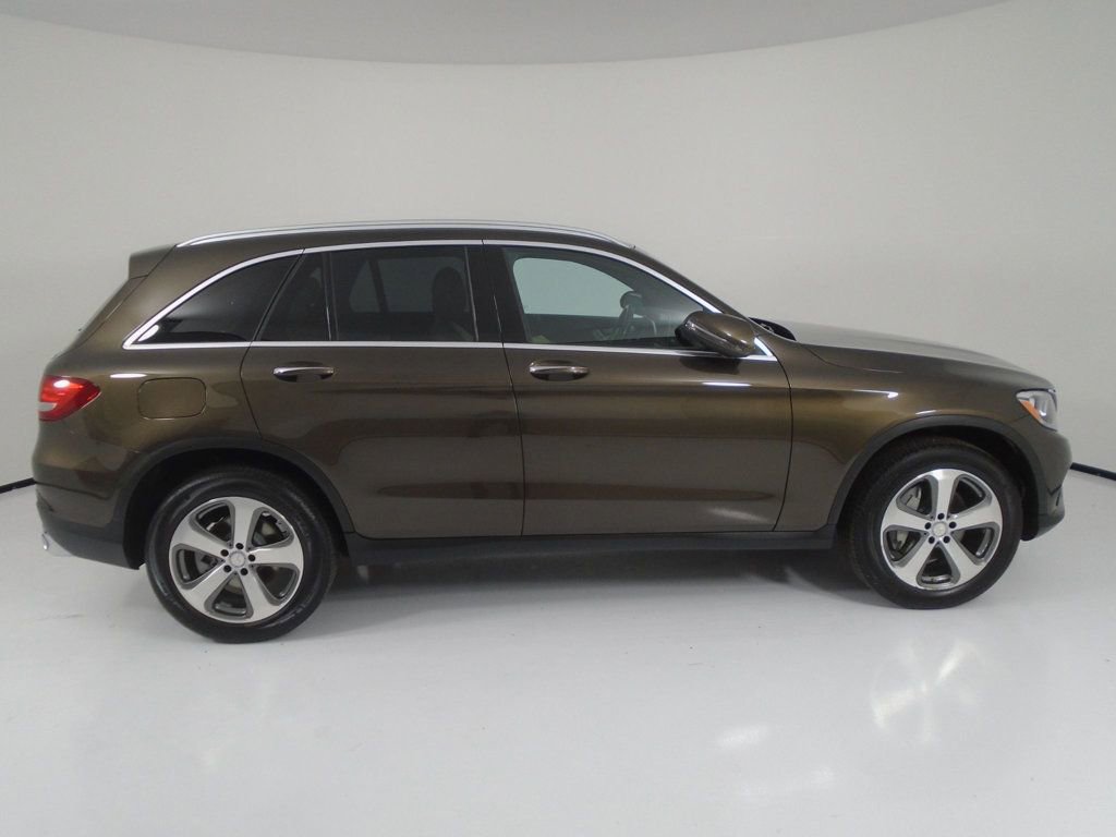 Used 2017 Mercedes-Benz GLC 300 4MATIC image 2