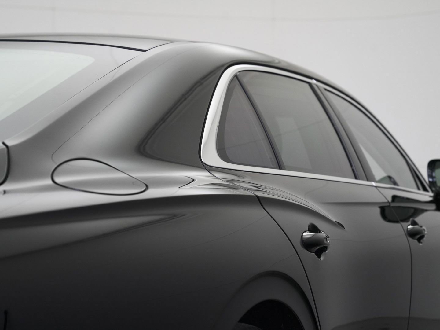 Used 2023 Bentley Flying Spur V8 image 63