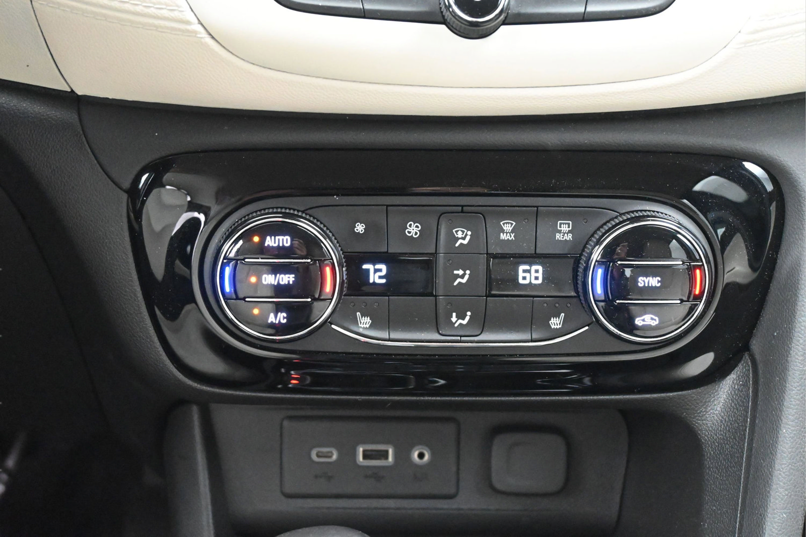 Used 2023 Buick Encore GX Select FWD image 18