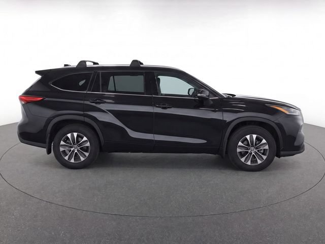 Used 2020 Toyota Highlander XLE AWD/4WD image 8