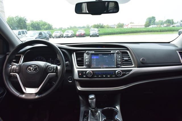 Used 2015 Toyota Highlander XLE AWD/4WD image 38