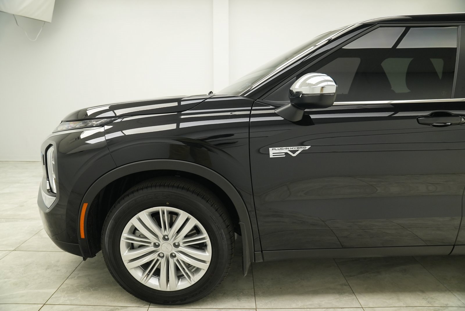 Used 2025 Mitsubishi Outlander ES image 13