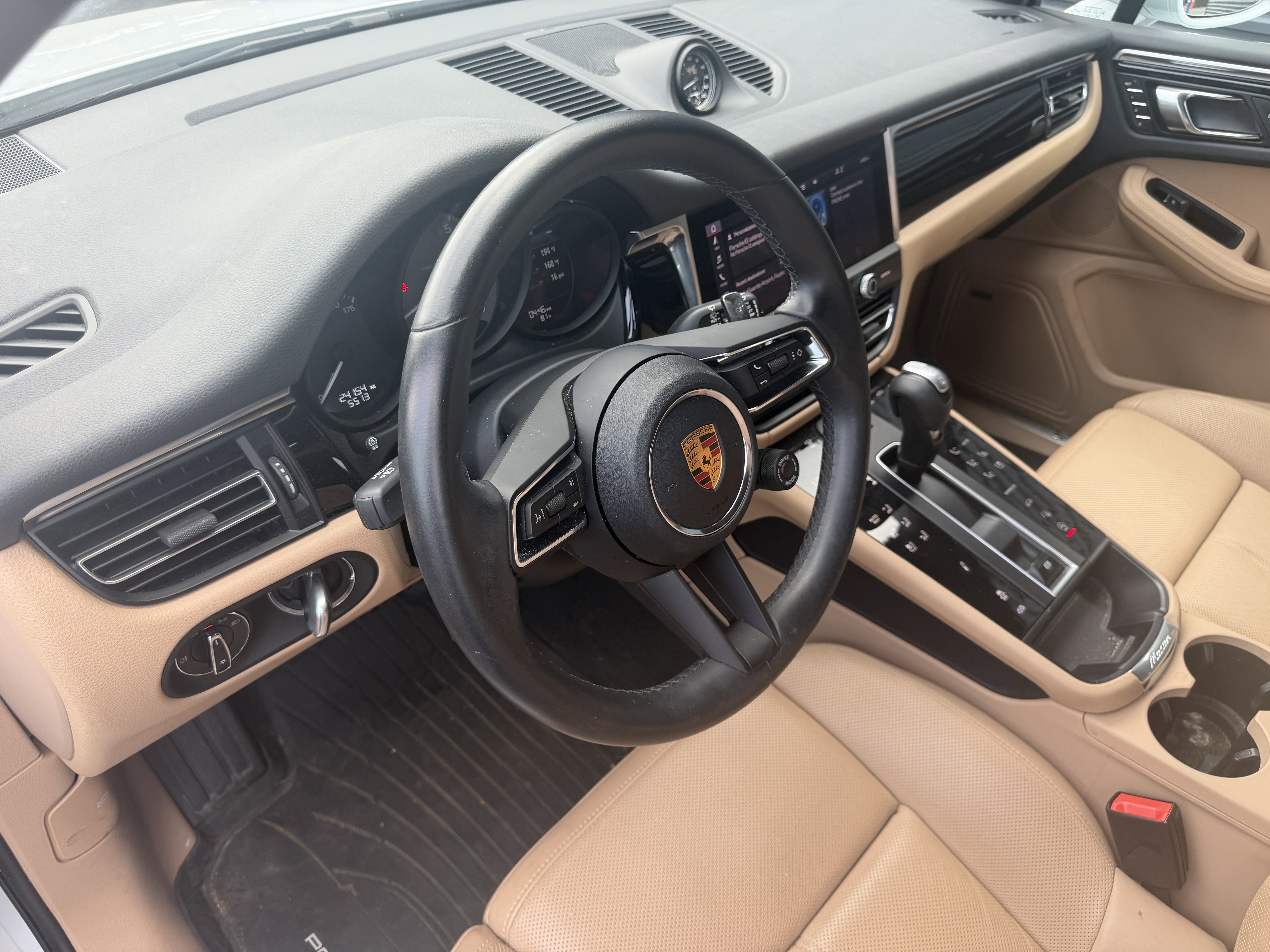 Certified 2022 Porsche Macan S AWD/4WD image 4