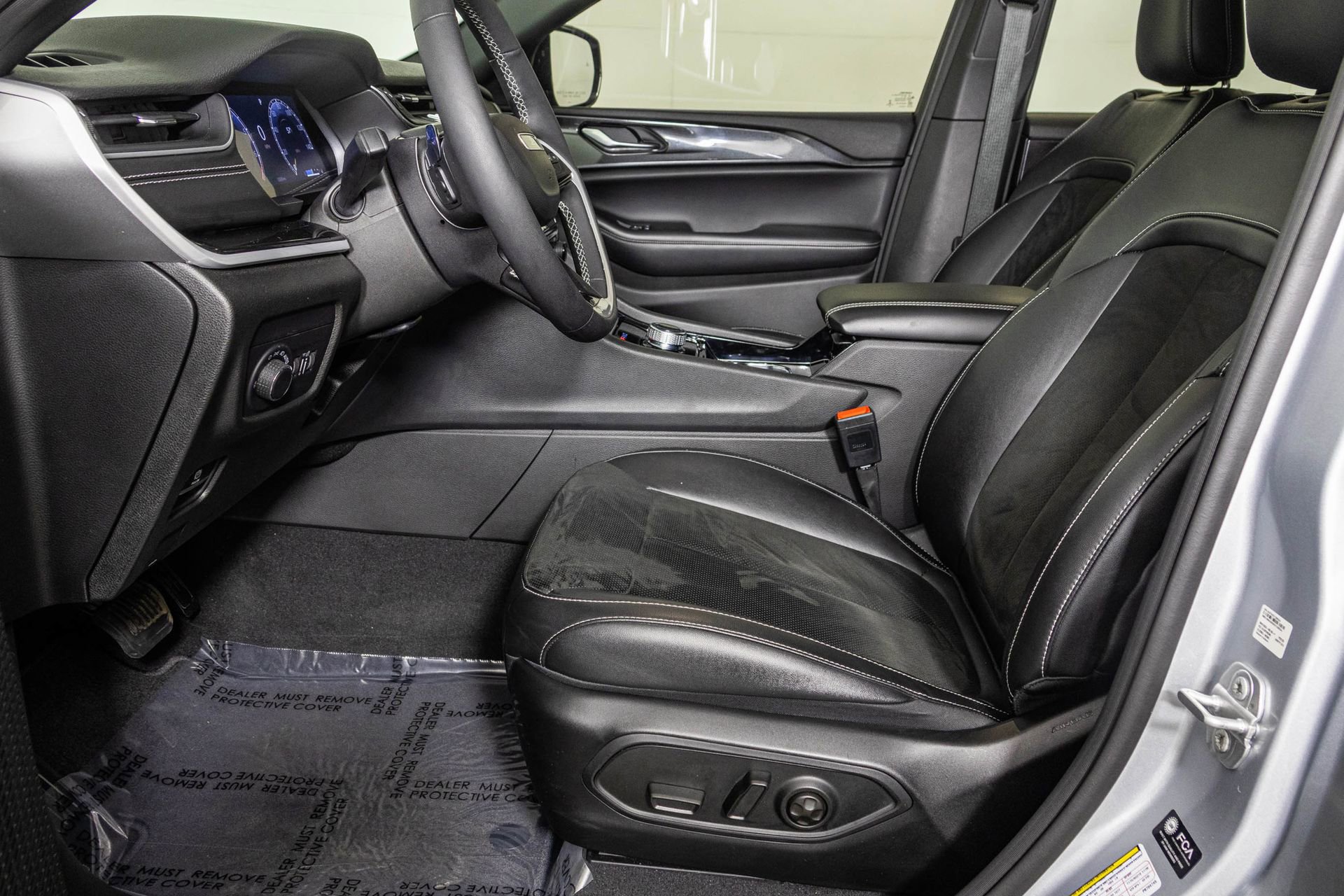 Used 2023 Jeep Grand Cherokee Altitude image 23