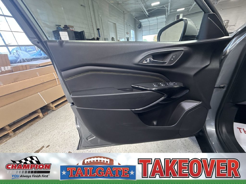 Certified 2024 Chevrolet Trax LT FWD image 30