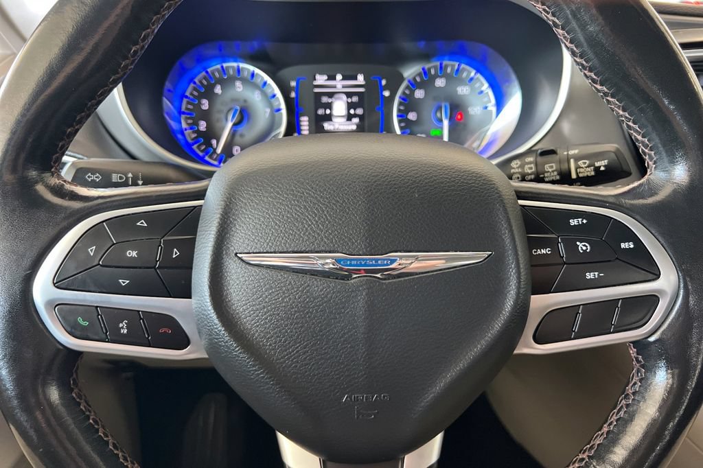 Used 2020 Chrysler Pacifica Touring-L FWD image 26