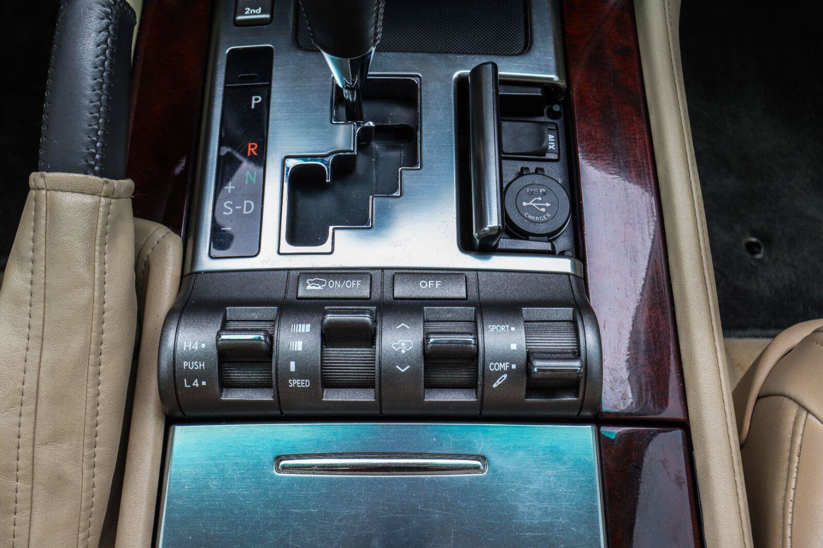 Used 2011 Lexus LX 570 4WD w/ Luxury Pkg image 11