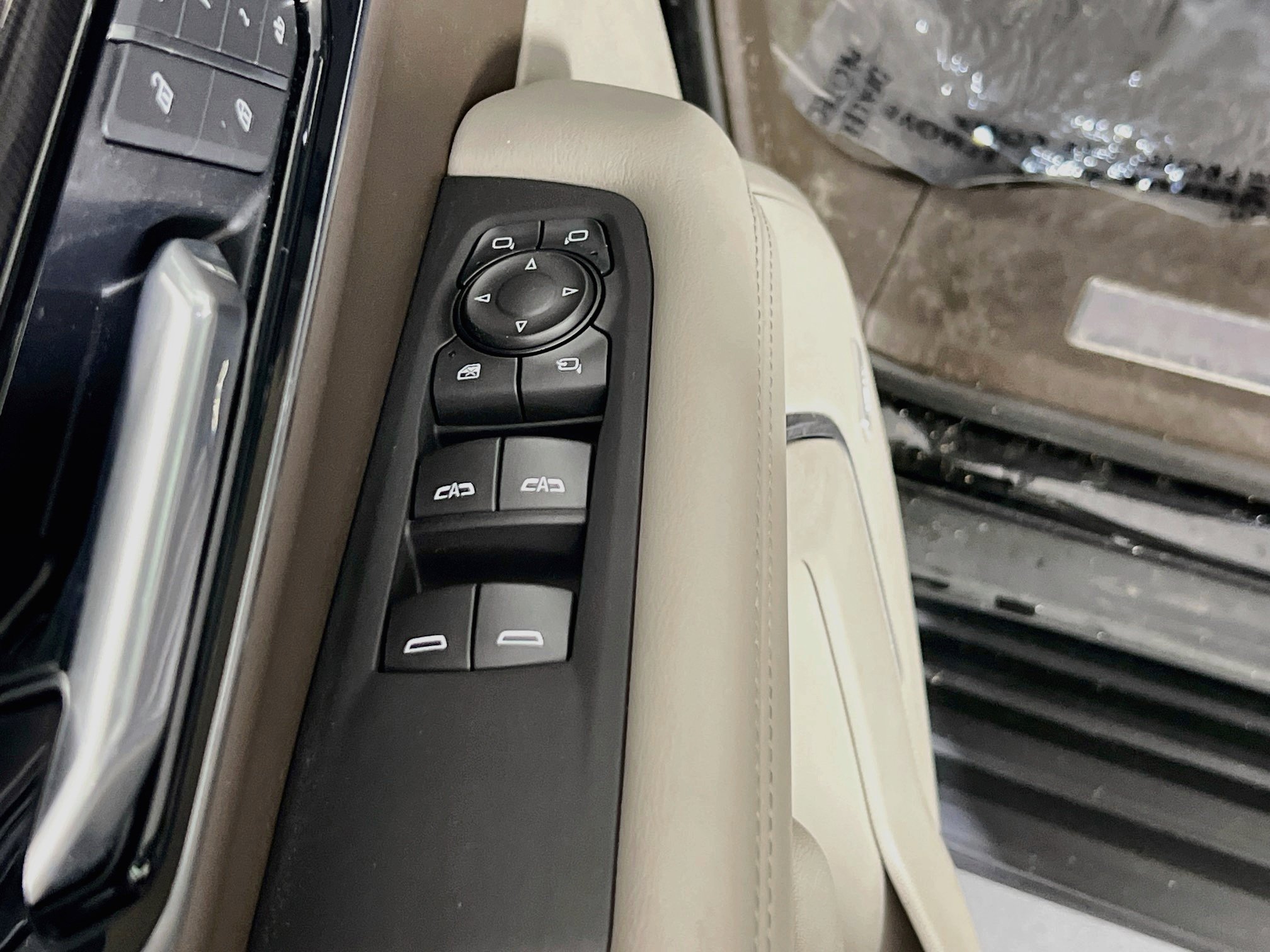 Used 2025 GMC Yukon Elevation w/ Technology Package AWD/4WD image 18
