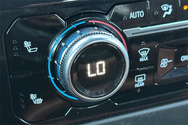 Used 2025 GMC Sierra 1500 Elevation image 29