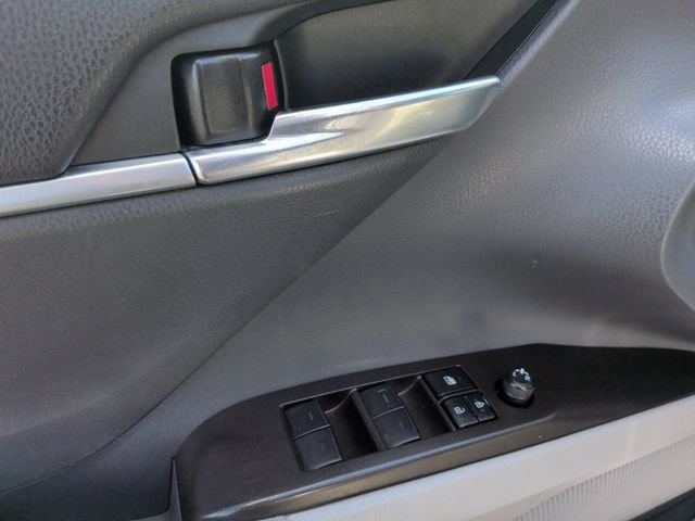 Used 2023 Toyota Camry SE FWD image 14