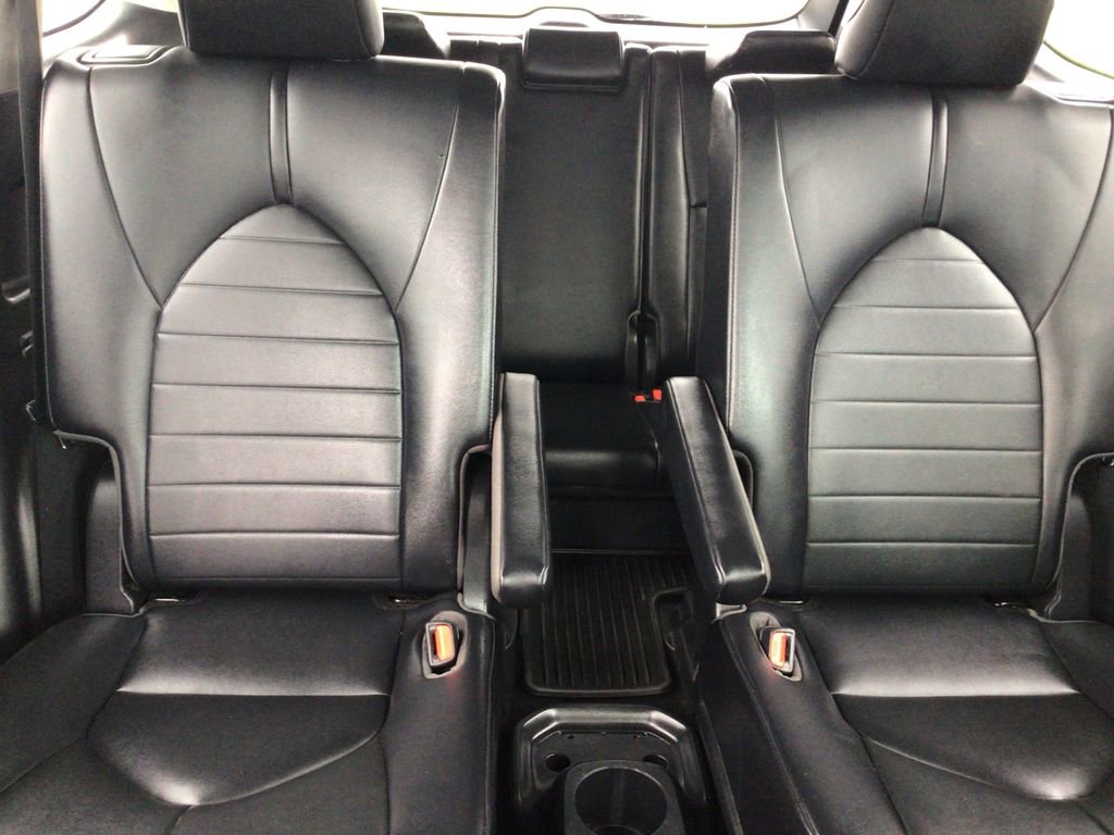 Used 2021 Toyota Highlander XLE AWD/4WD image 15