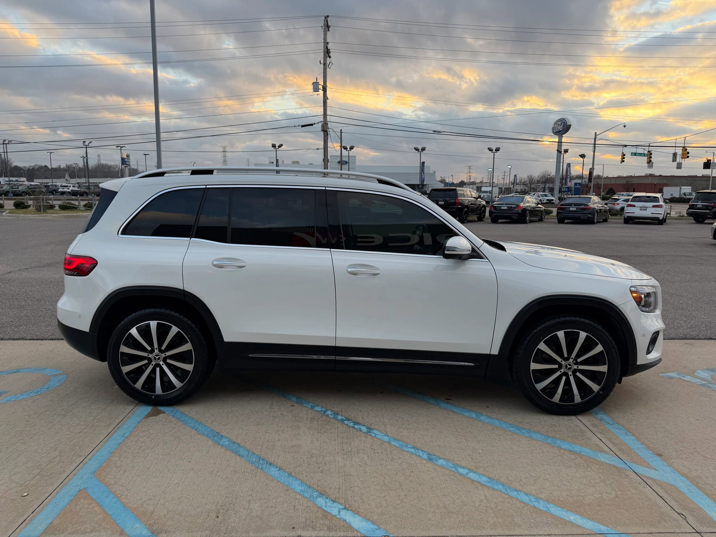 Used 2022 Mercedes-Benz GLB 250 4MATIC image 4