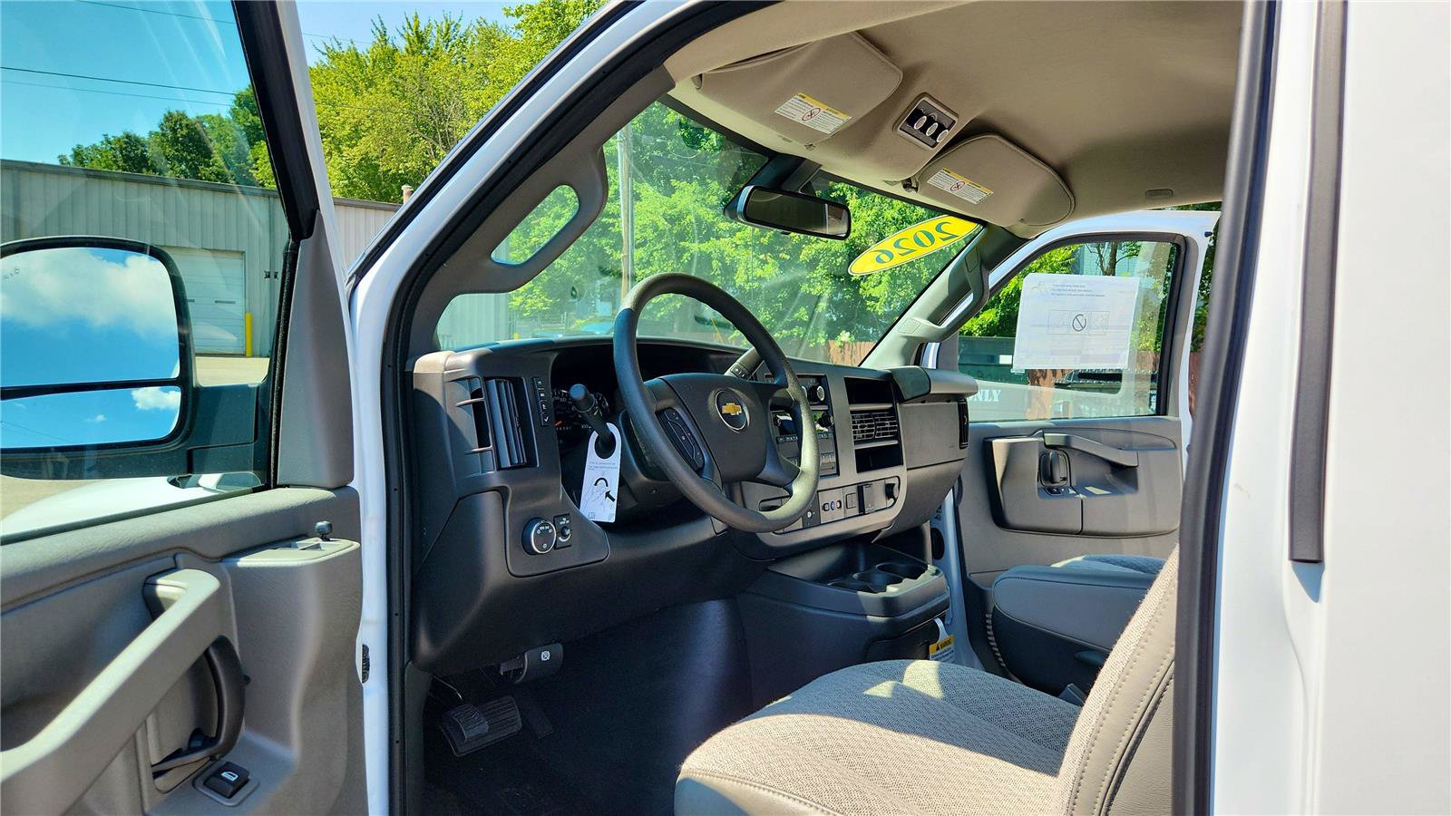 New 2026 Chevrolet Express 3500 LT w/ LT Preferred Equipment Group RWD image 12