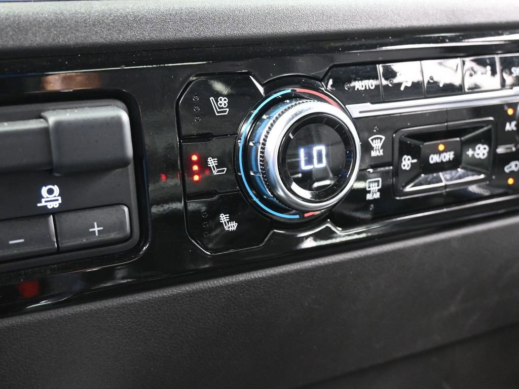 Used 2023 GMC Sierra 1500 SLT w/ SLT Premium Plus Package RWD image 32