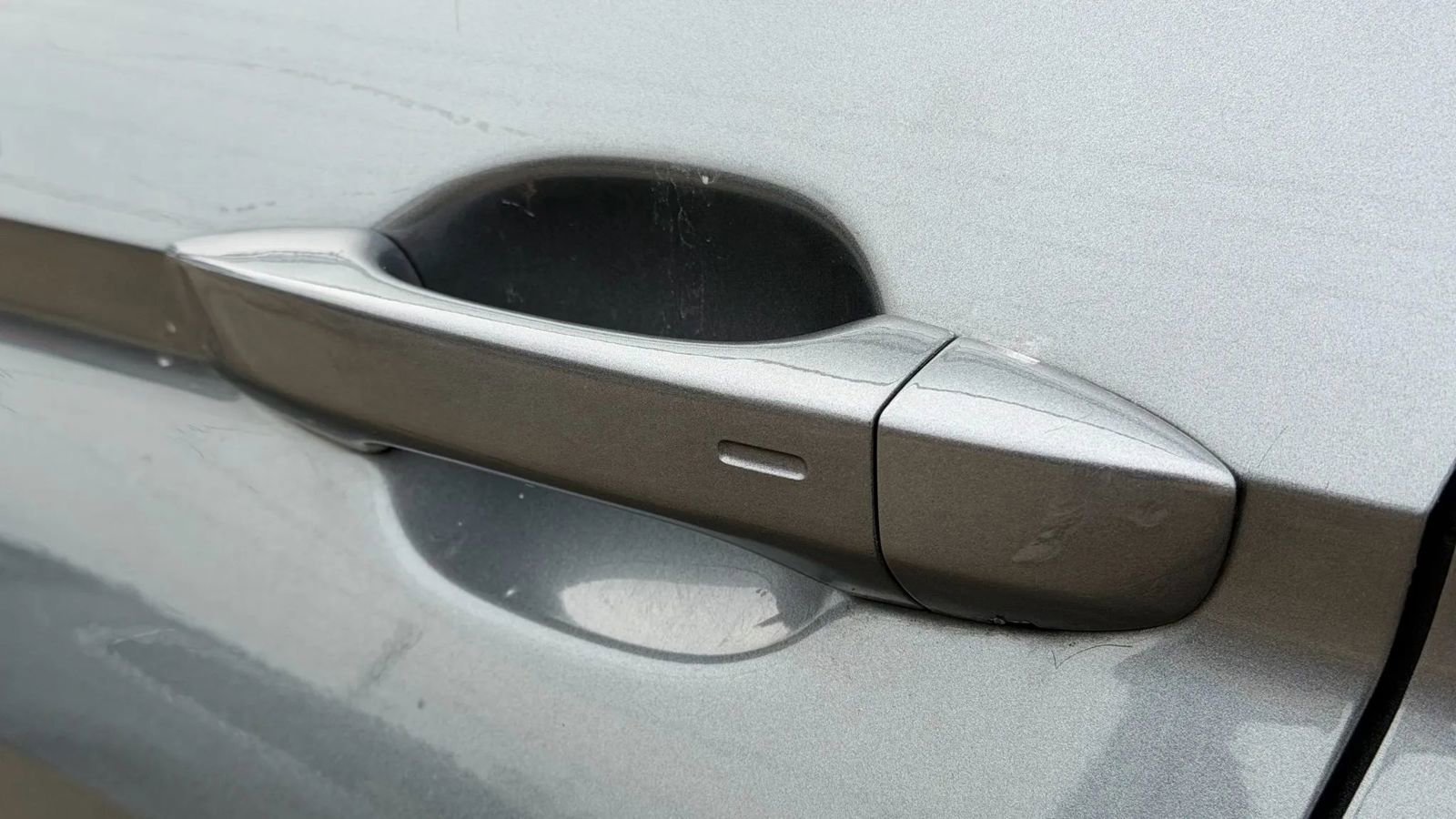 Used 2018 Volkswagen Tiguan SE w/ Panoramic Sunroof Package image 11