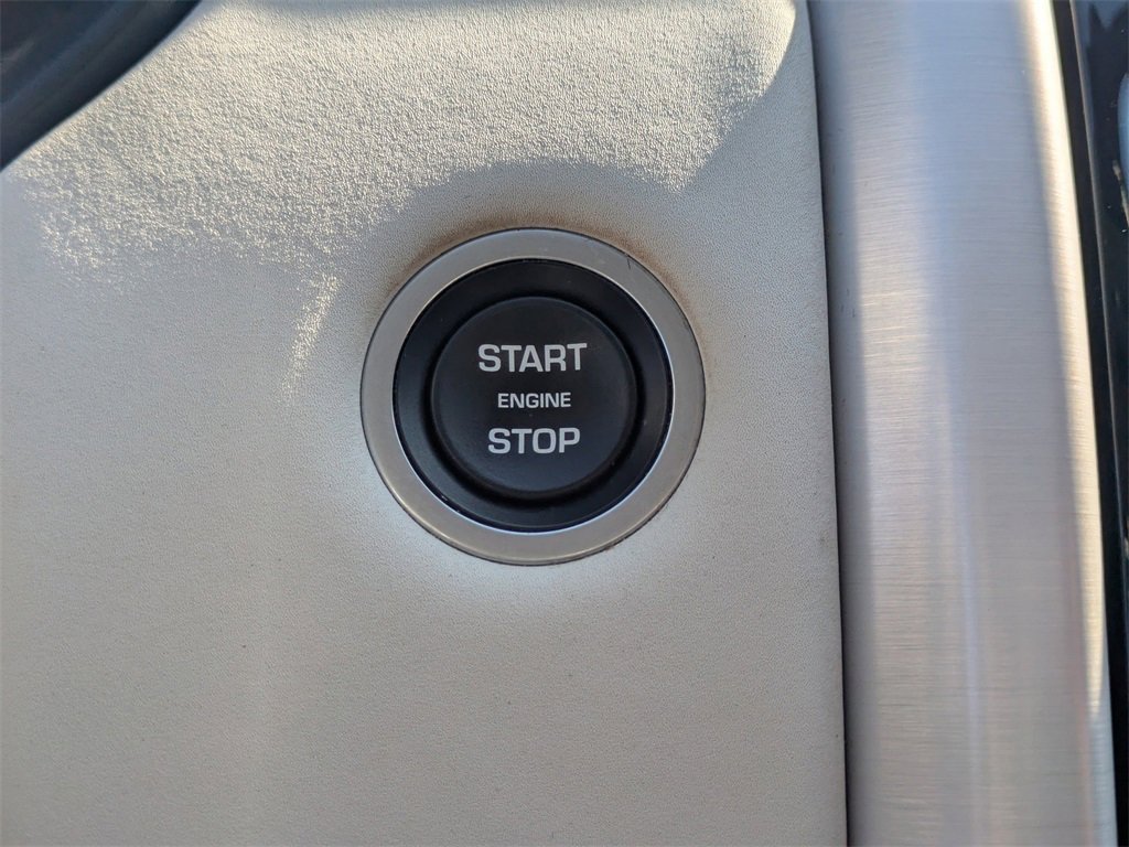 Used 2019 Land Rover Discovery HSE image 8