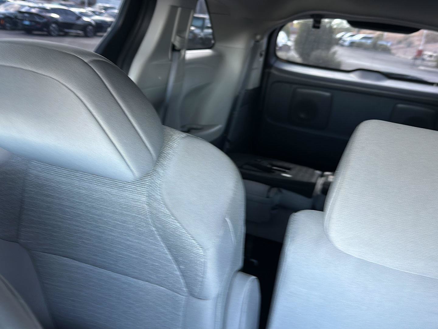 Used 2023 Toyota Sienna LE AWD/4WD image 5