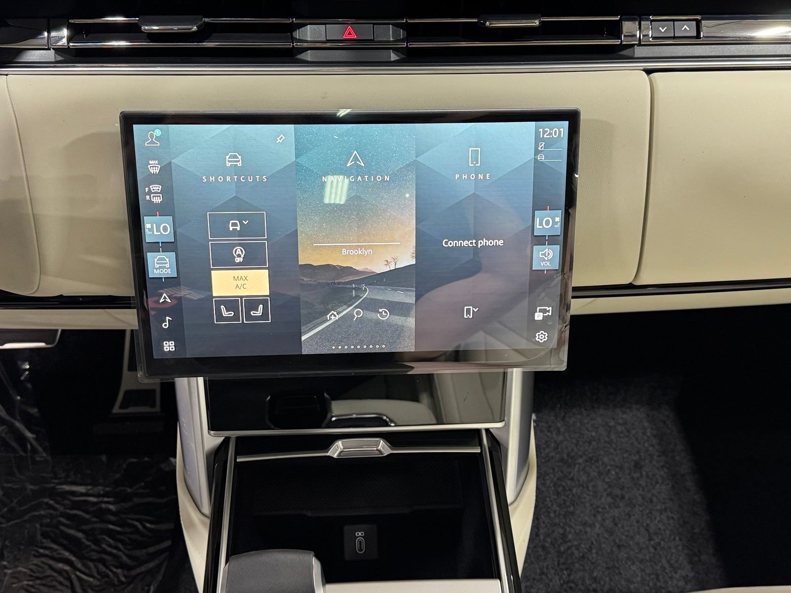New 2026 Land Rover Range Rover SE AWD/4WD image 23