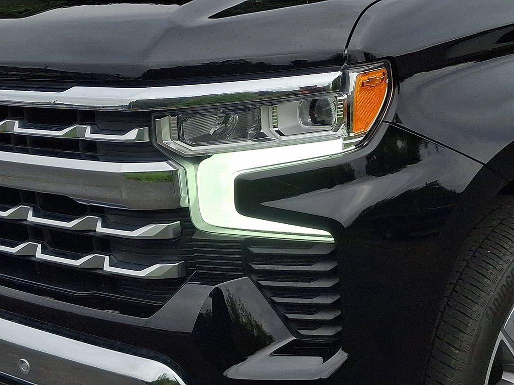 Used 2024 Chevrolet Silverado 1500 LTZ AWD/4WD image 9