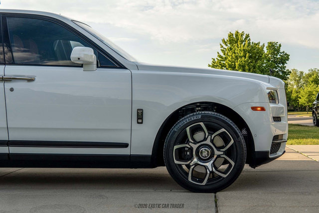 Used 2023 Rolls-Royce Cullinan Black Badge AWD/4WD image 11