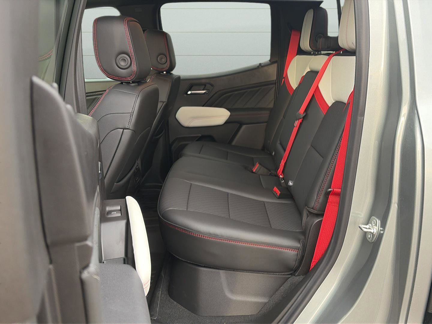 New 2025 GMC Canyon AT4 w/ AT4X AEV Edition image 32