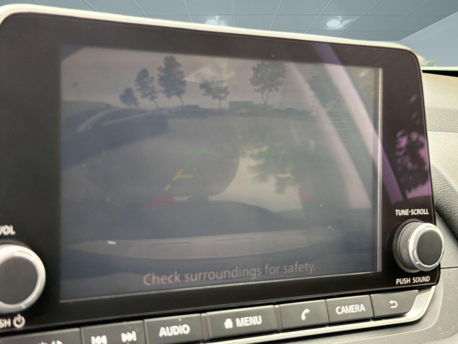 Used 2025 Nissan Rogue SV FWD image 25
