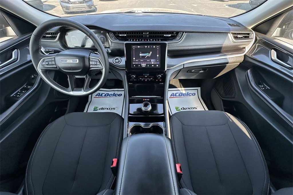 Used 2023 Jeep Grand Cherokee Laredo image 20