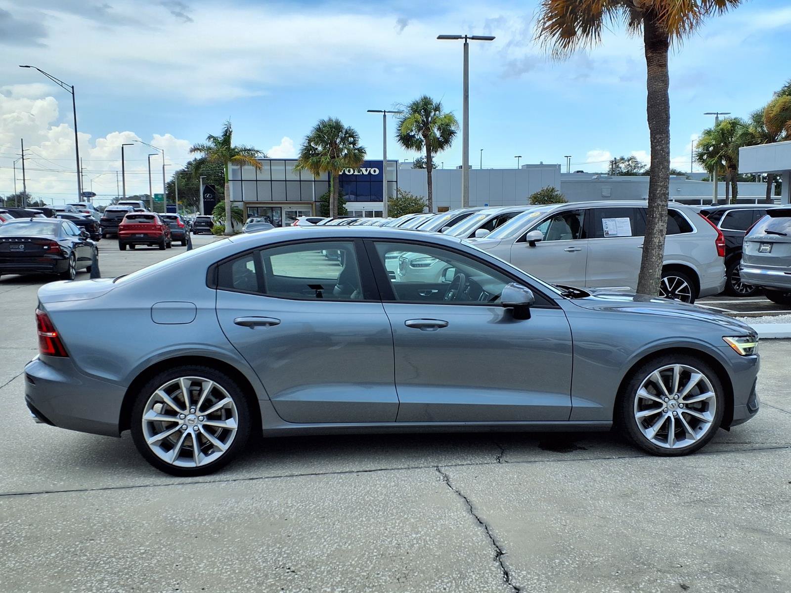 Used 2019 Volvo S60 T6 Momentum w/ Premium Package AWD/4WD image 8