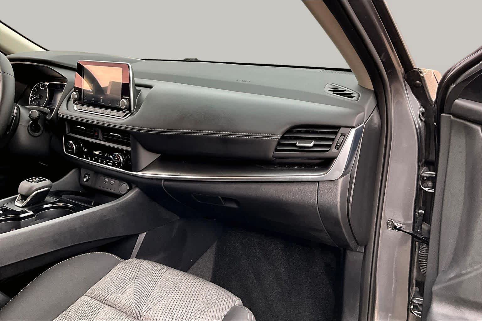 Certified 2026 Nissan Rogue SV FWD image 19