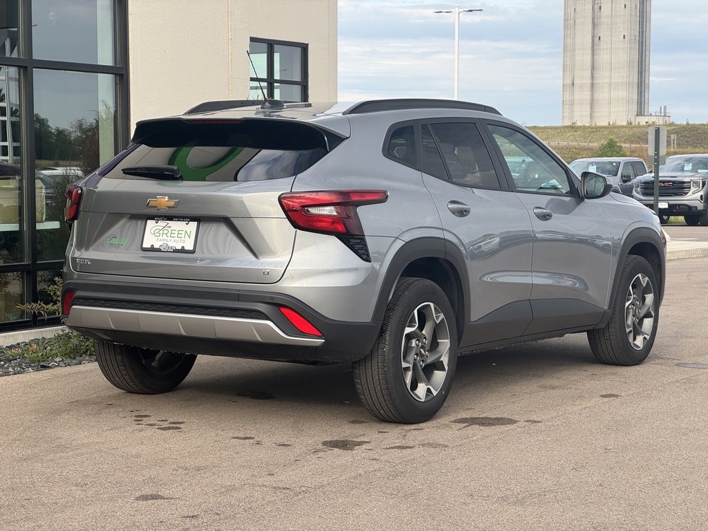 Used 2024 Chevrolet Trax LT w/ Driver Confidence Package image 5