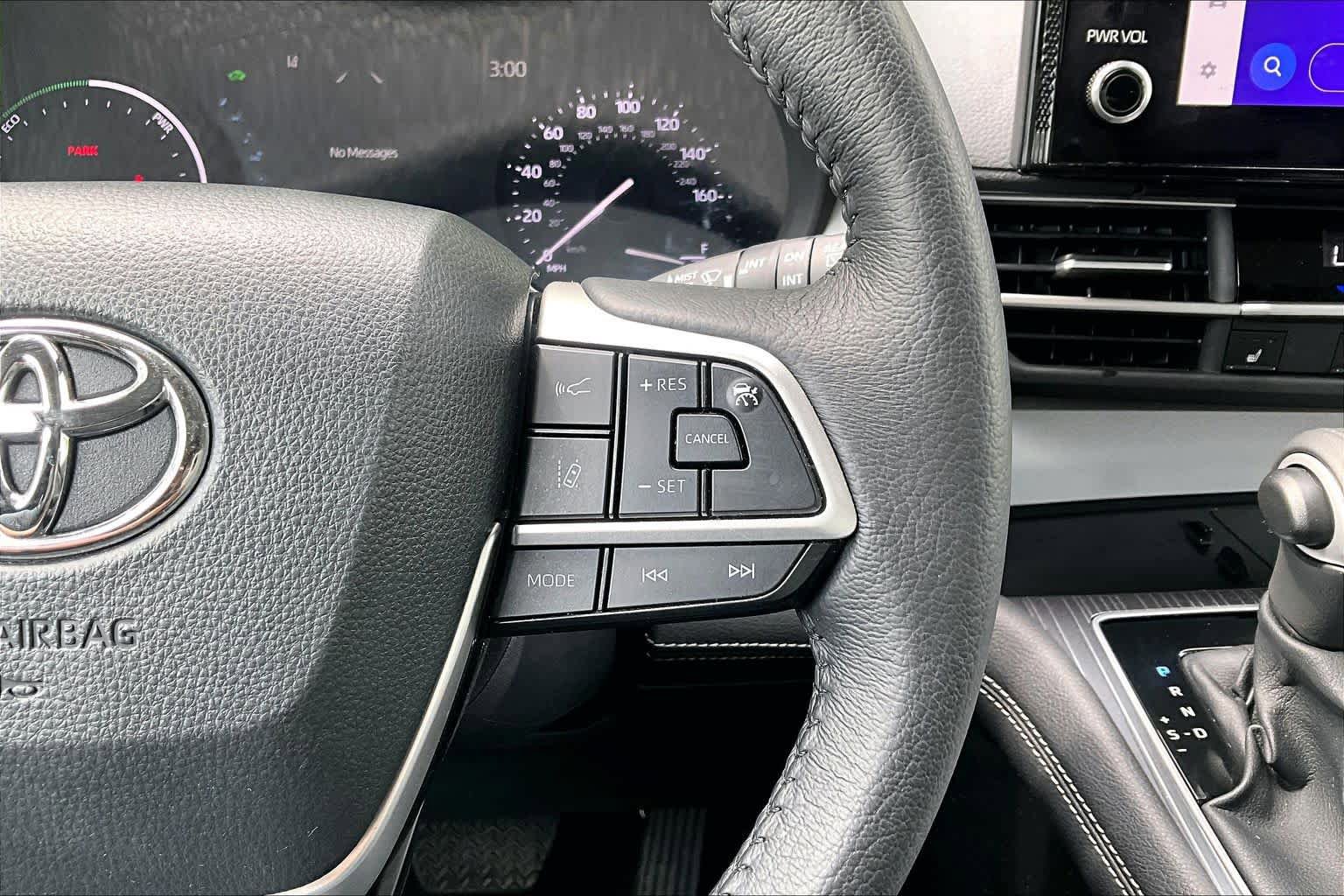 Certified 2025 Toyota Sienna XLE FWD image 25