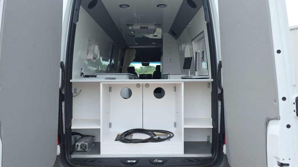 Used 2020 Mercedes-Benz Sprinter 3500 image 9