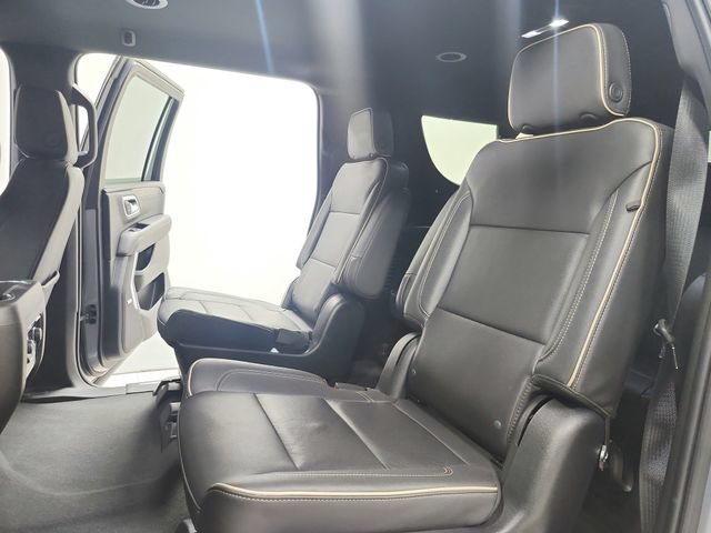 Used 2023 Chevrolet Suburban Premier AWD/4WD image 43