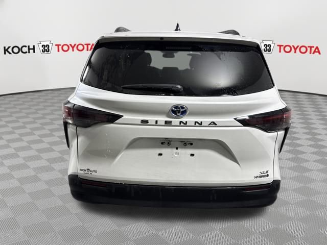 Certified 2024 Toyota Sienna XLE w/ XLE Plus Package image 7