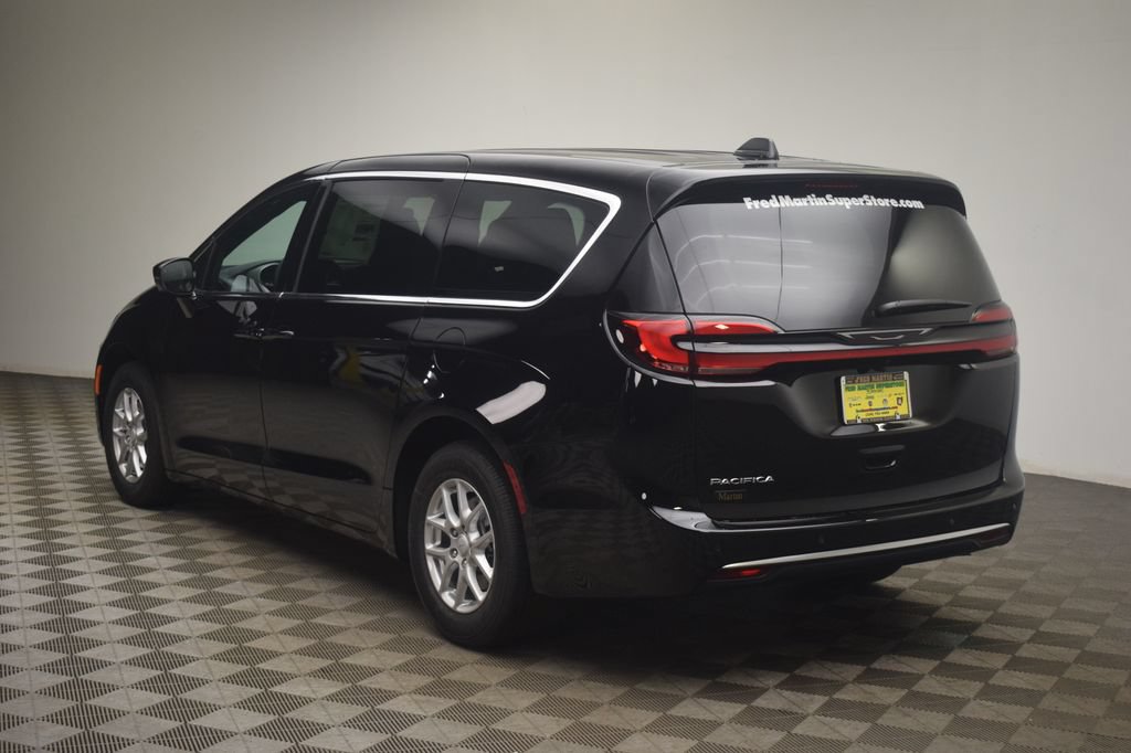 New 2027 Chrysler Pacifica Select w/ Family Tech Group FWD image 11