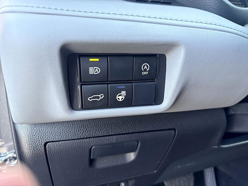 Used 2025 Toyota Highlander Limited image 26